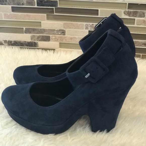 Nine West navy blue wedge heel. - Picture 1 of 6